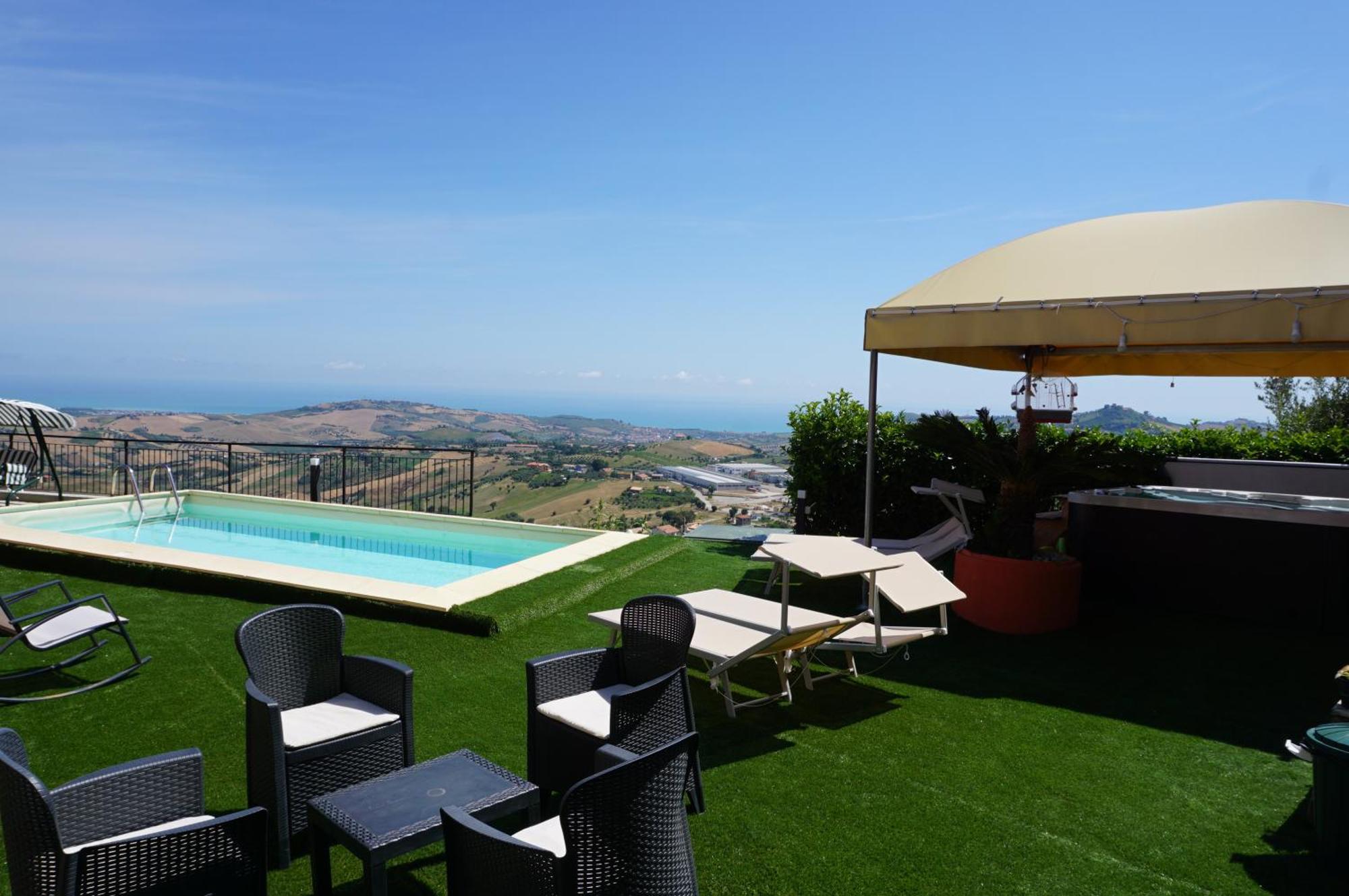 La Terrazza Motta Bed & Breakfast Atri Exterior photo