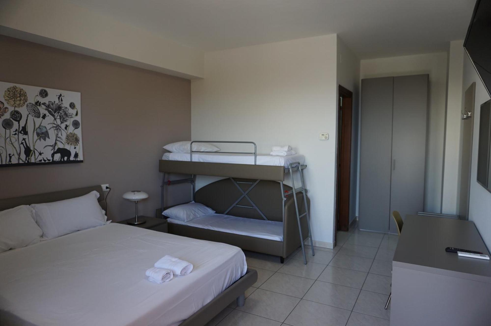 La Terrazza Motta Bed & Breakfast Atri Exterior photo